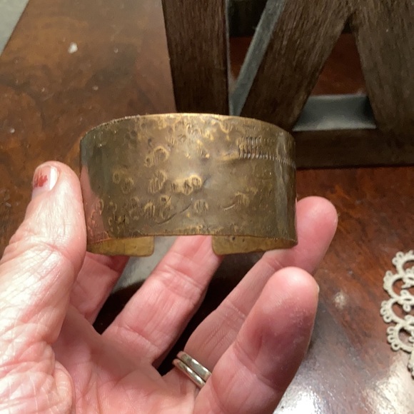 Hand crafted copper hammered cuff bracelet - Picture 5 of 7